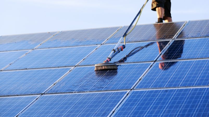 Servicio profesional de limpieza de paneles solares en Murcia